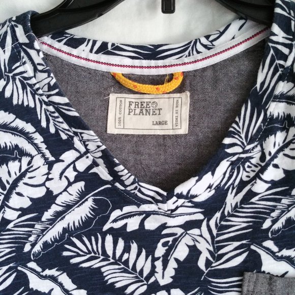 Free Planet Mens Hawaiin Print Pocket Tee, Size Lg - Picture 3 of 7